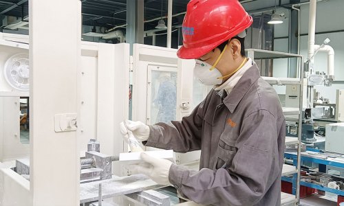 营销精英下车间，，，，，Z6尊龙凯时特瓷订单飙升迎交付岑岭